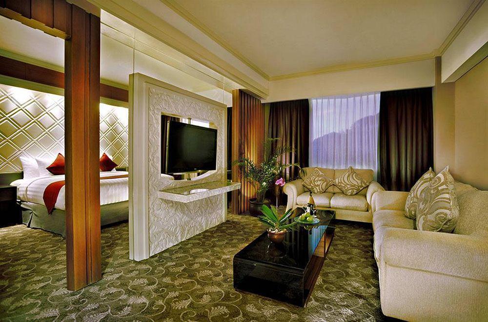 Atria Hotel&Conference Malang Exterior foto