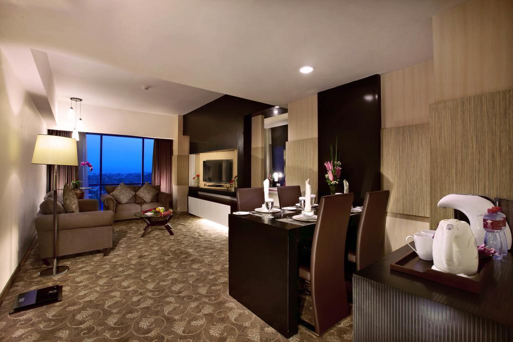 Atria Hotel&Conference Malang Exterior foto