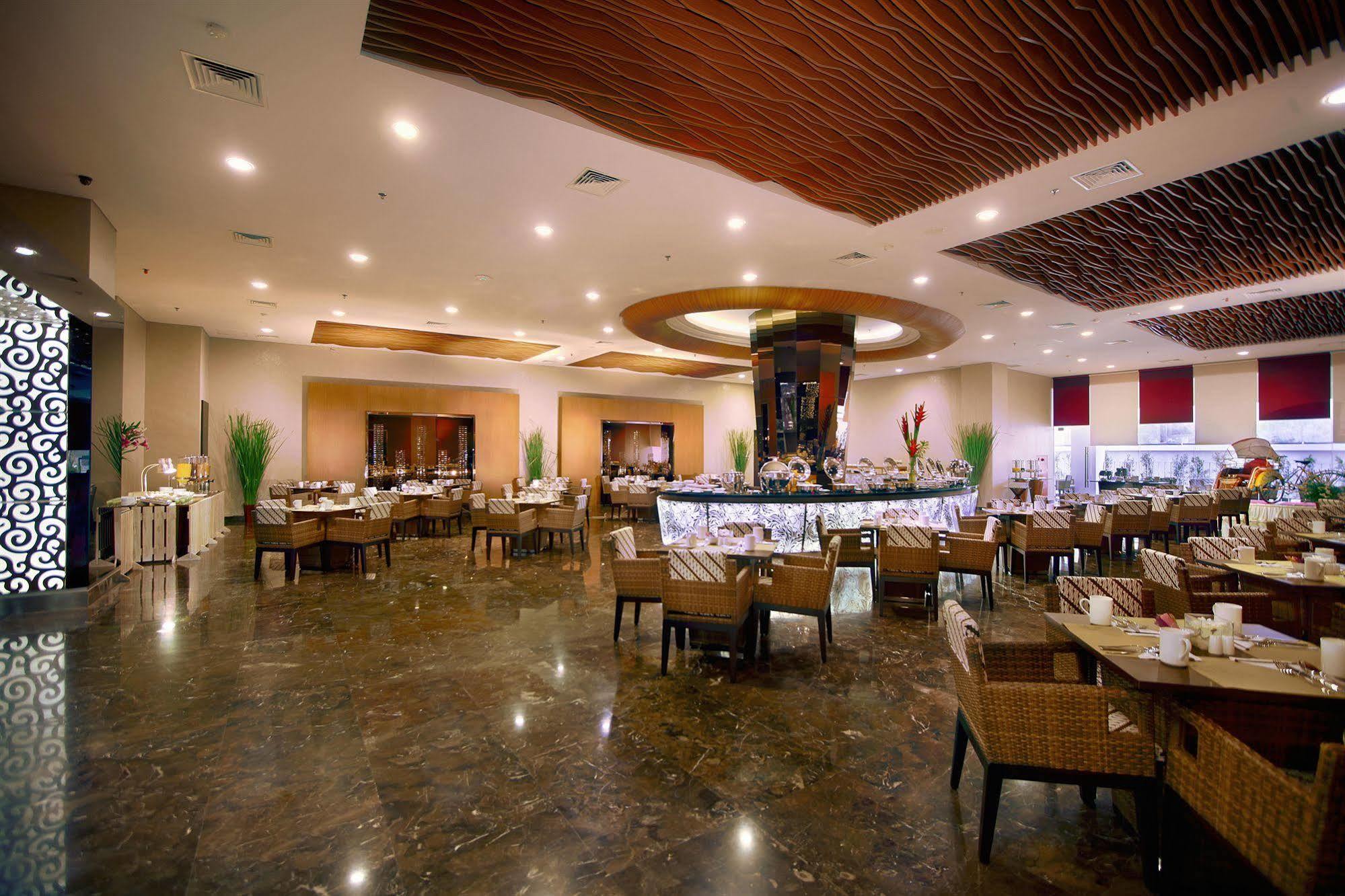 Atria Hotel&Conference Malang Exterior foto