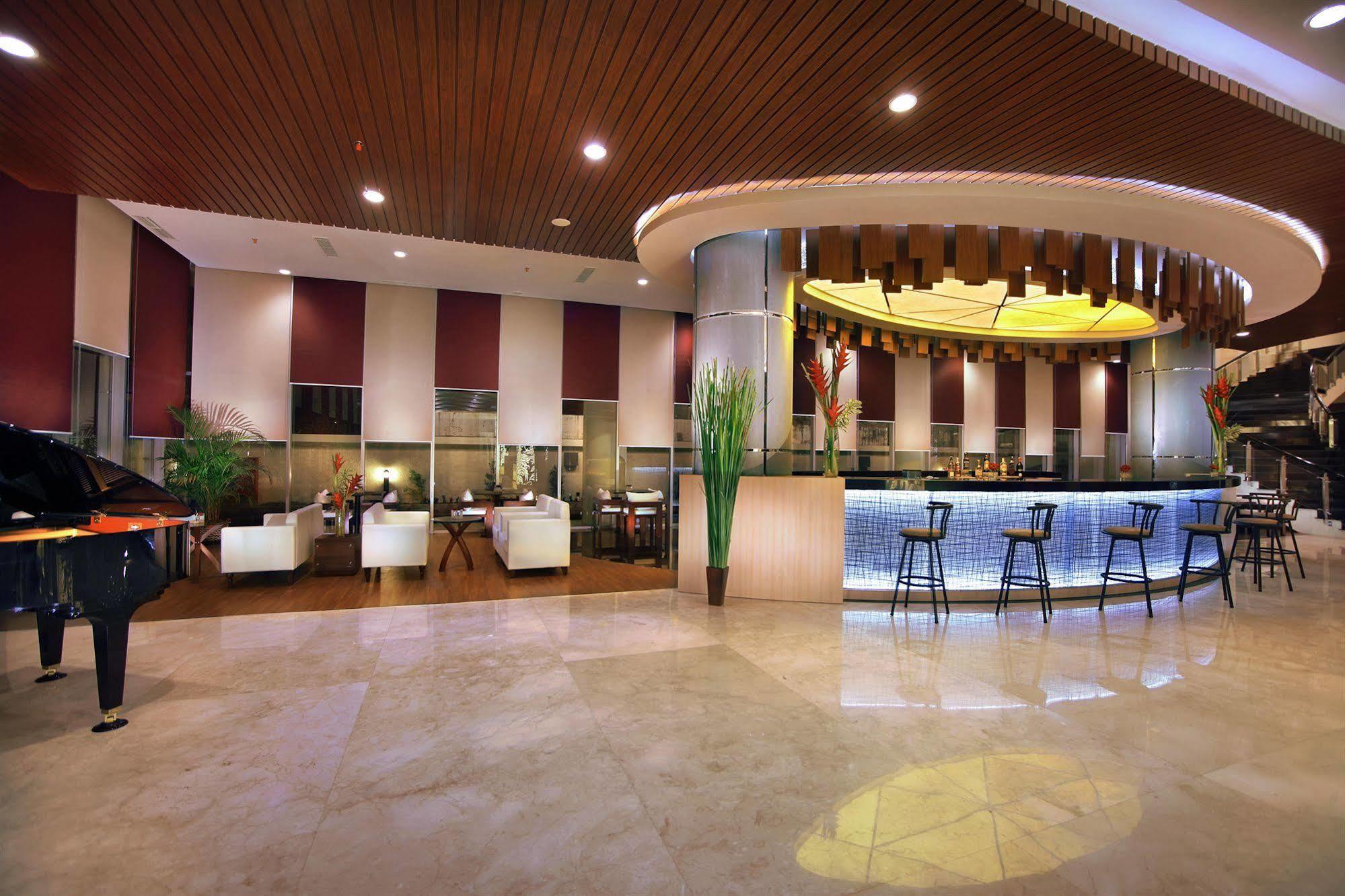 Atria Hotel&Conference Malang Exterior foto