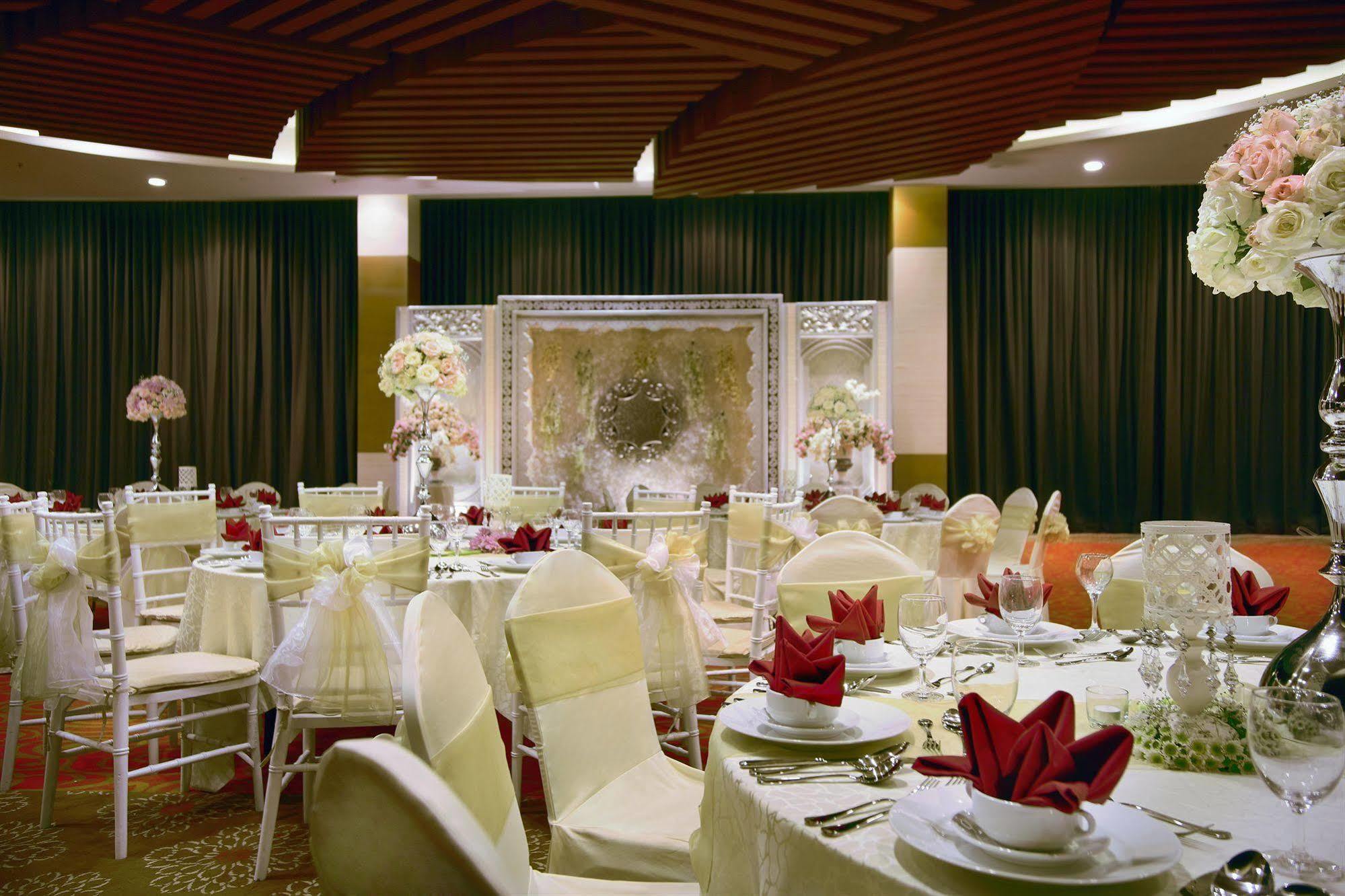 Atria Hotel&Conference Malang Exterior foto
