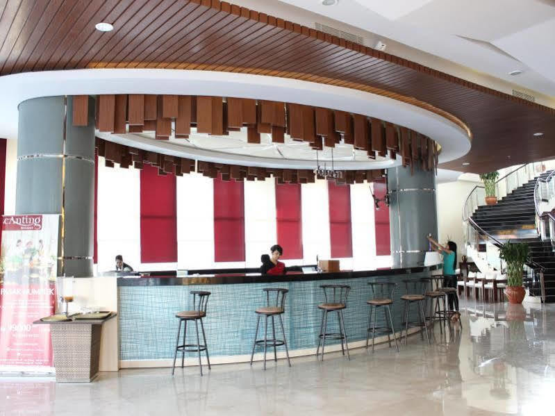 Atria Hotel&Conference Malang Exterior foto